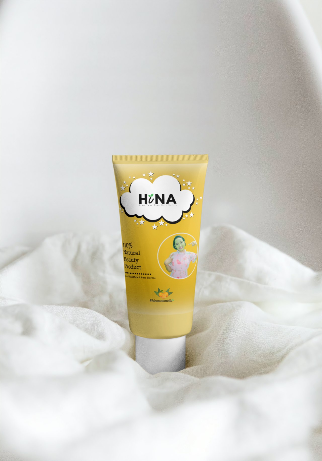 Model wearing plain black basic tee.